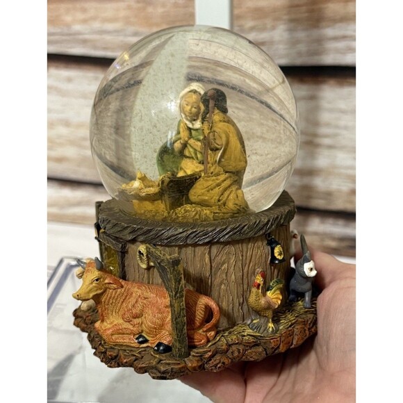 Fontanini Giftware Musical Glitterdome Plays Silent Night Christmas Nativity - Picture 13 of 13